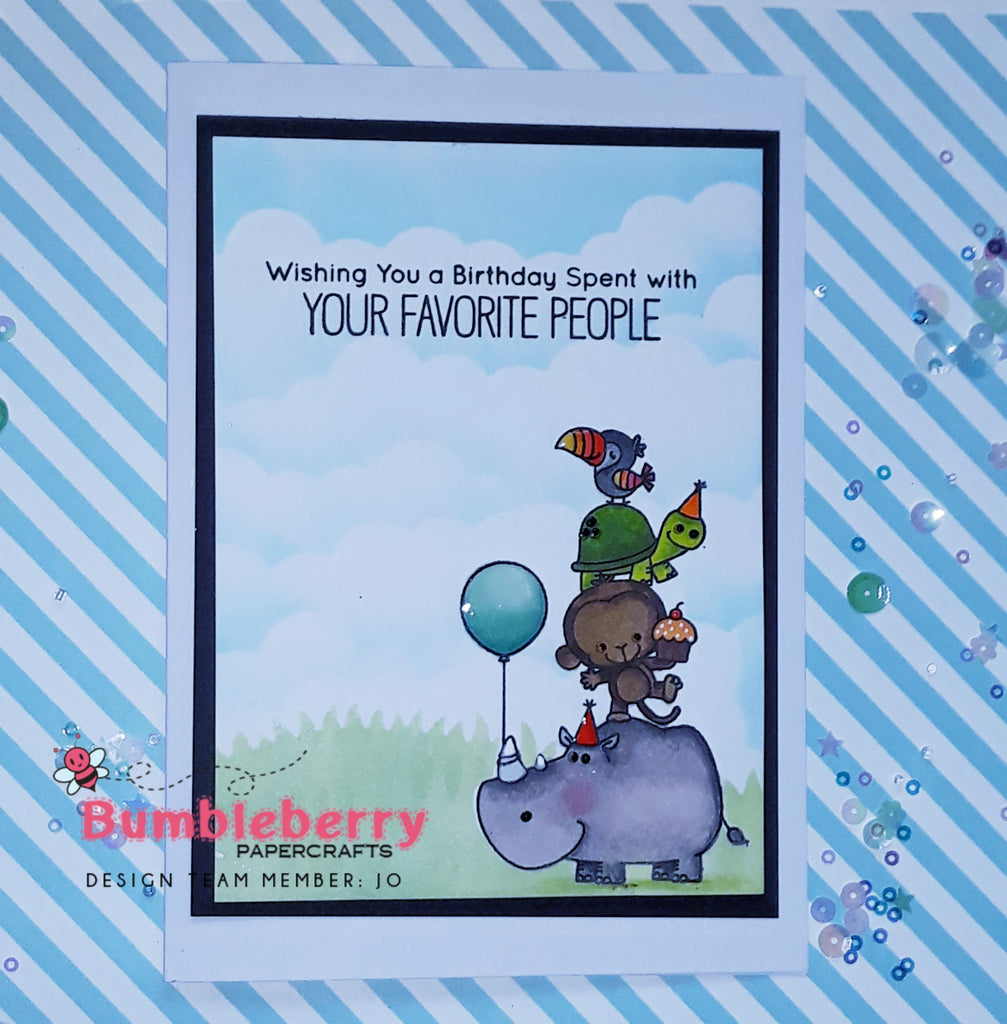 Timbres Birth-Yay, de Mes choses préférées. Associé aux pochoirs Grass Edge et Mini Cloud Edge