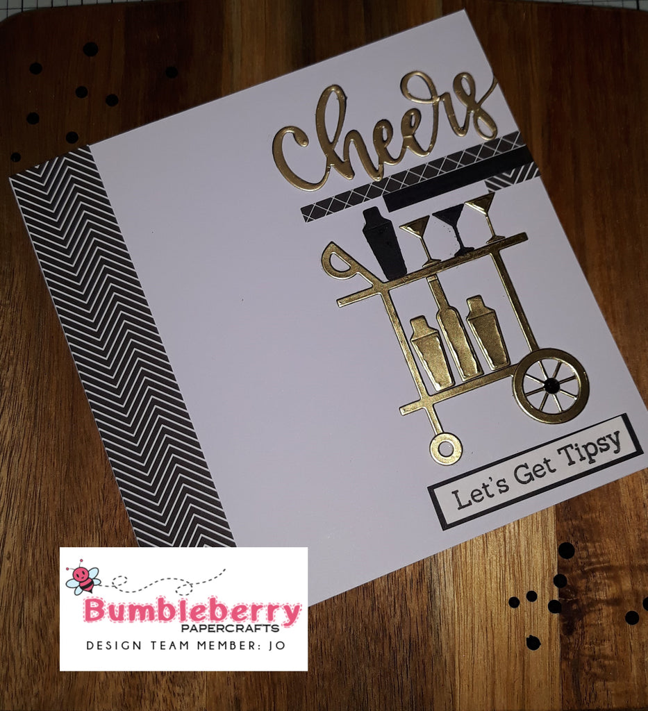 Moins c'est plus, en utilisant la découpe pour créer des cartes simples et rapides. Présentant la dernière version de My Favorite Things