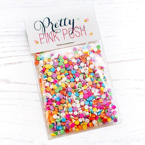Confettis d’argile arc-en-ciel lumineux