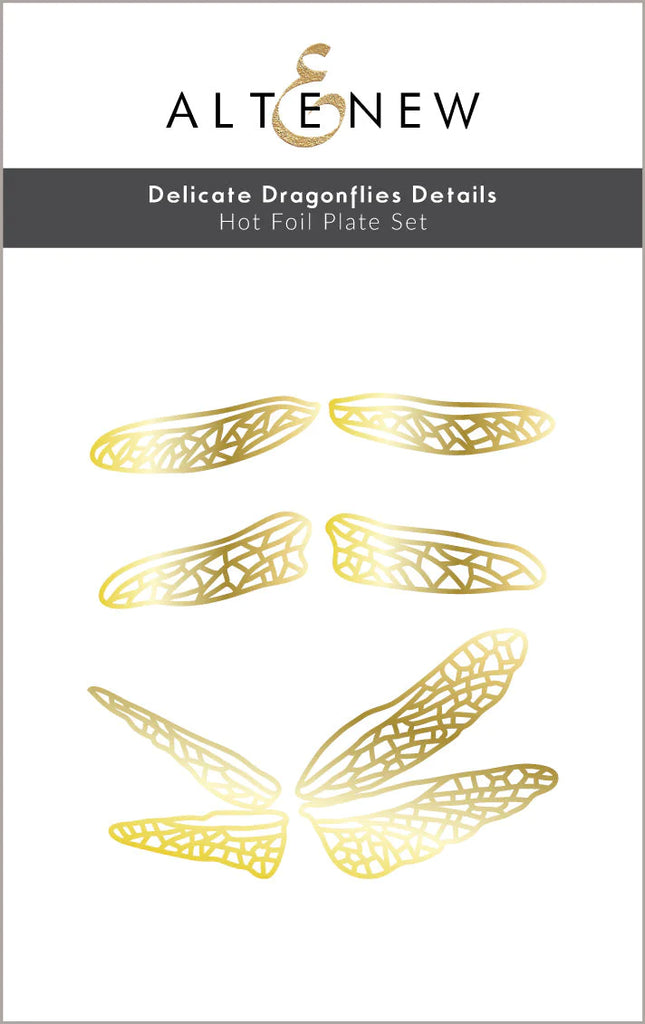 Ensemble d'assiettes à chaud avec détails de libellules délicates