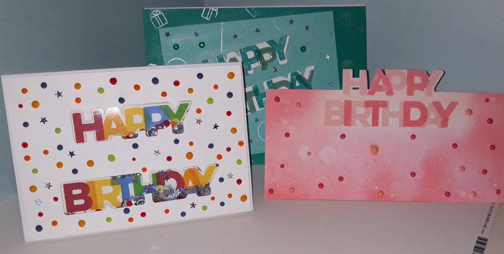 Carte Shaker Happy Birthday Blend Rainbow Sentiment et deux cartes simples multicolores utilisant la dernière version de MFT