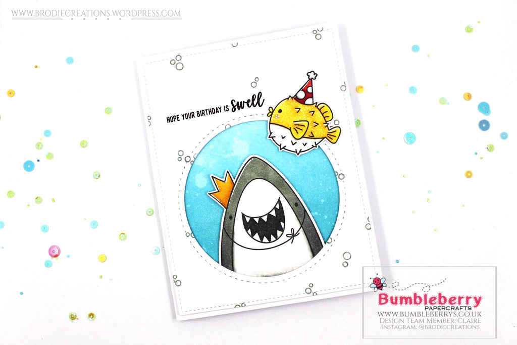 Jolie carte d'anniversaire sur le thème de la mer utilisant le jeu de tampons « Sea-prise » d'Avery Elle !