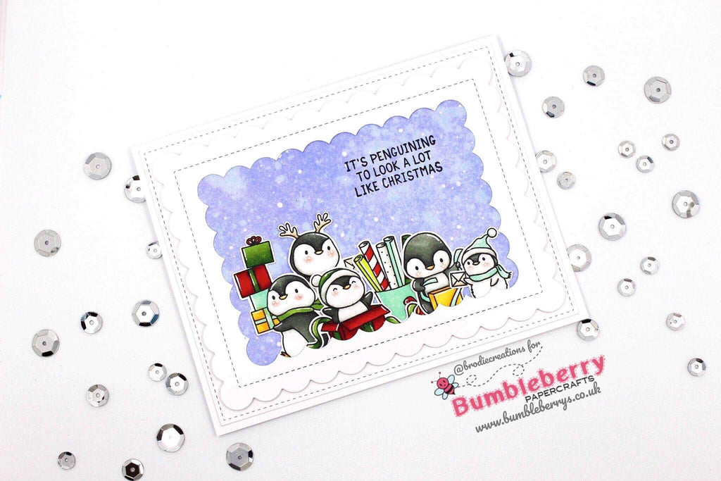 Jolie carte de Noël utilisant le jeu de tampons Mama Elephant « Cool Penguin » !