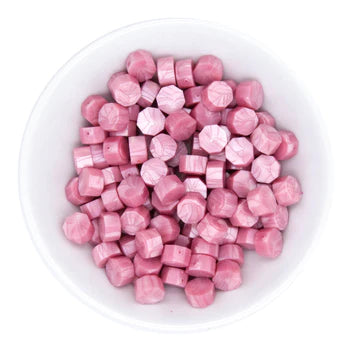 Perles de cire damassées roses de la collection Sealed by Spellbinders