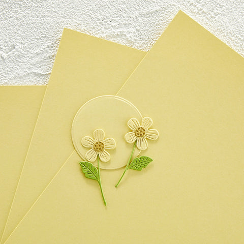 Papier cartonné essentiel couleur camomille 8,5 x 11 po – paquet de 10