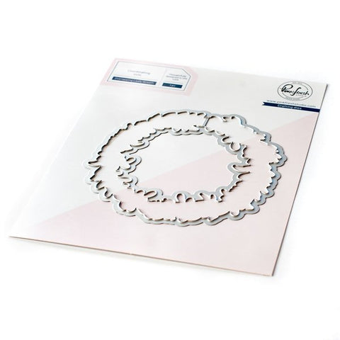 Overlapping Leafy Wreath die - RETIRING