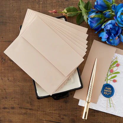 Enveloppes A2 en or rose brossé - Paquet de 10 de la collection Sealed By Spellbinders